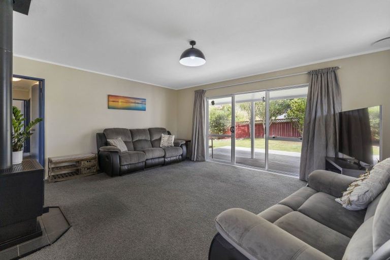 Photo of property in 2 Seagull Place, Whitby, Porirua, 5024