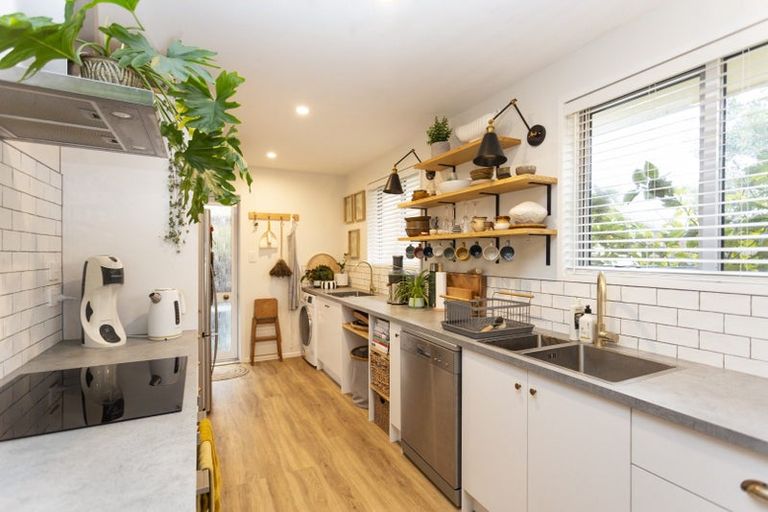 Photo of property in 2/177a Grimseys Road, Redwood, Christchurch, 8051