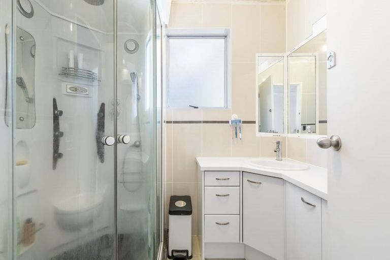 Photo of property in 28 Hobby Avenue, Birkdale, Auckland, 0626