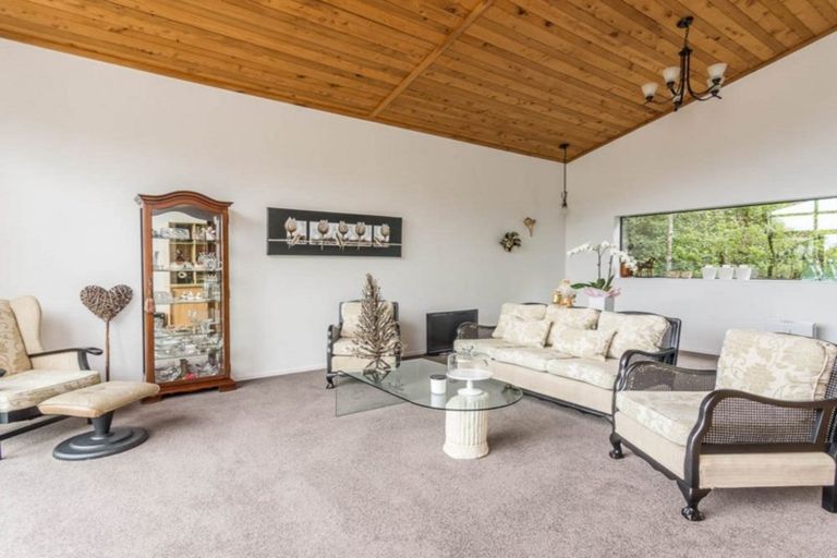 Photo of property in 215 Shaw Road, Titirangi, Auckland, 0604