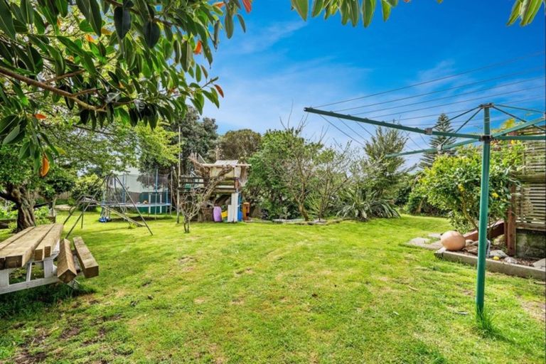 Photo of property in 3 Walton Road, Paraparaumu Beach, Paraparaumu, 5032