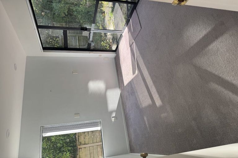 Photo of property in 2/7 Calypso Place, Rothesay Bay, Auckland, 0630