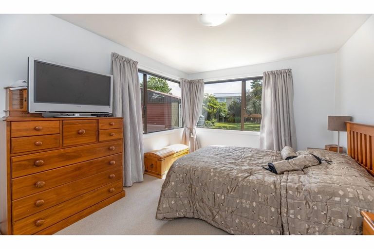 Photo of property in 24 Birkenhead Street, Avonhead, Christchurch, 8042