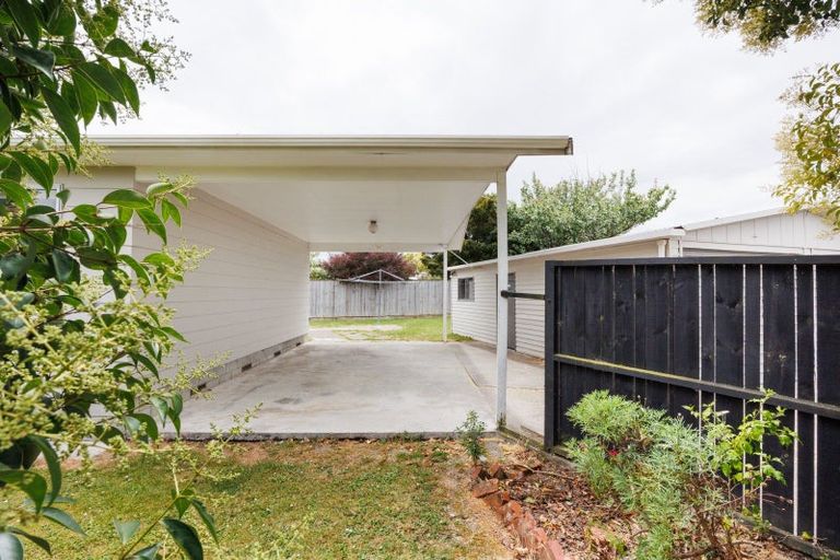 Photo of property in 33 Rhodes Drive, Kelvin Grove, Palmerston North, 4414