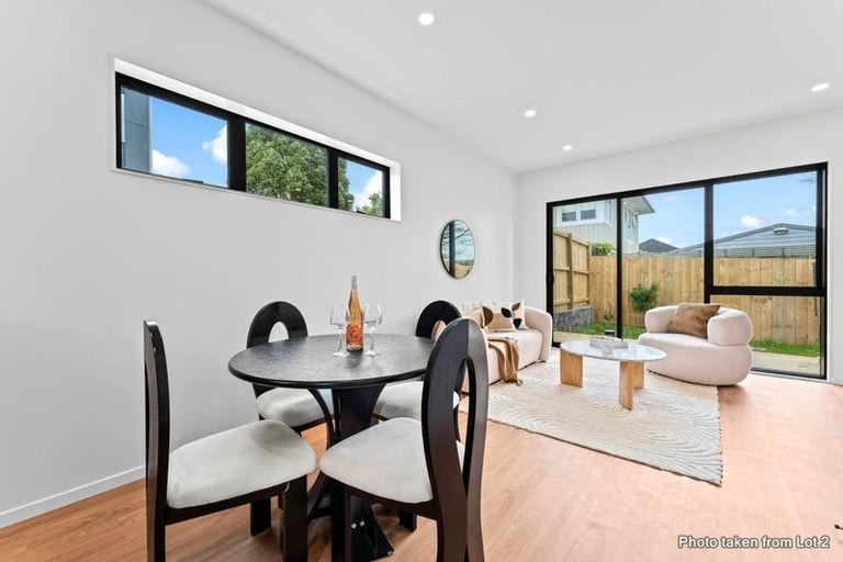 Photo of property in 2/58 Waipani Road, Te Atatu Peninsula, Auckland, 0610