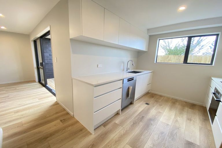 Photo of property in 3e Westall Road, New Lynn, Auckland, 0600