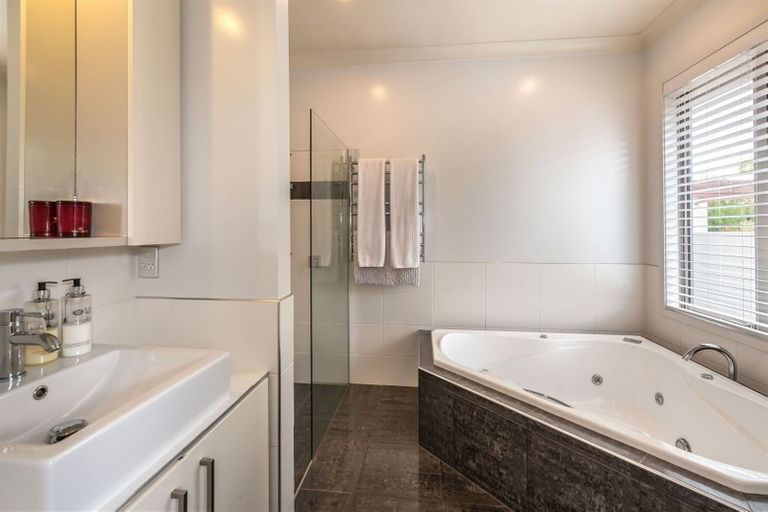 Photo of property in 68 Coolspring Way, Redwood, Christchurch, 8051