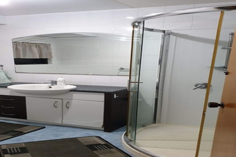 Photo of property in 2/66 Aviemore Drive, Highland Park, Auckland, 2010