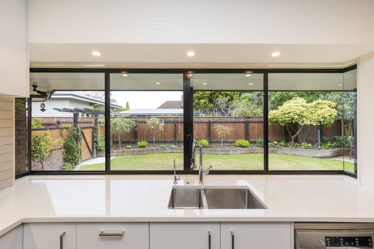 Photo of property in 15 Phoenix Avenue, Hokowhitu, Palmerston North, 4410