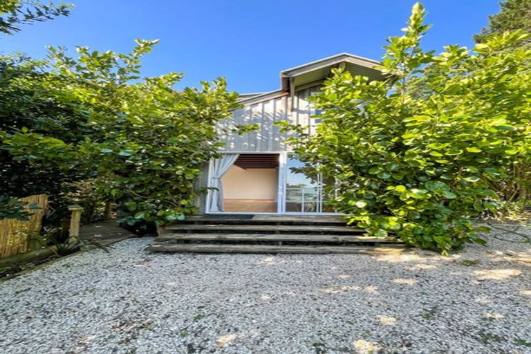 Photo of property in 33 Telephone Road, Birkenhead, Auckland, 0626