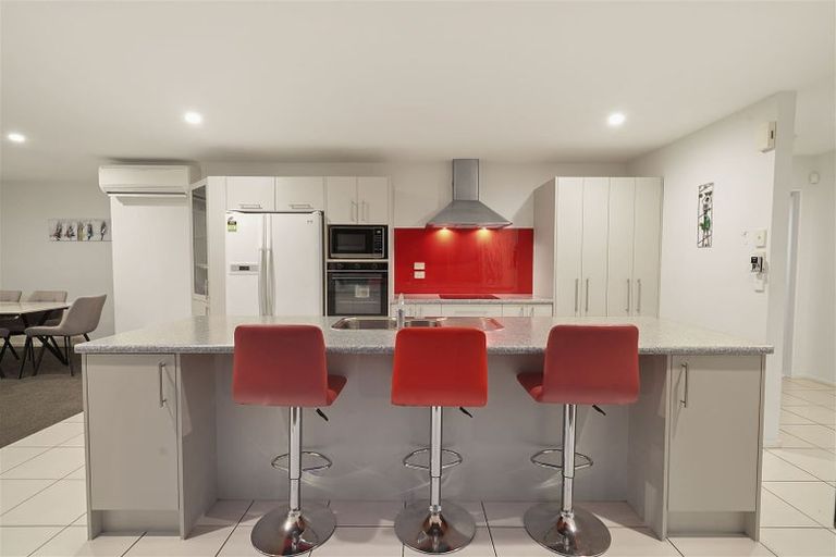 Photo of property in 8 Belgrove Place, Parklands, Christchurch, 8083