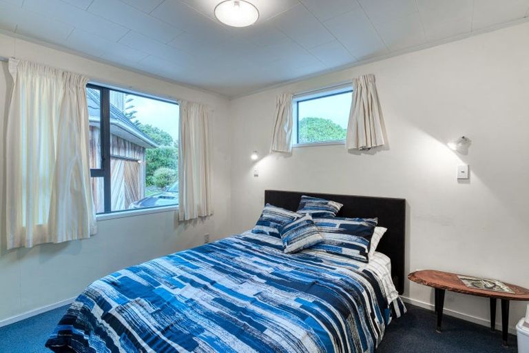 Photo of property in 17 Oratia Street, Waikanae Beach, Waikanae, 5036