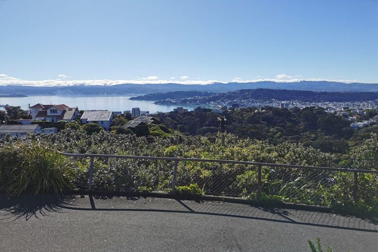Photo of property in 26 Harbour View Road, Northland, Wellington, 6012