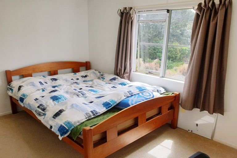 Photo of property in 15 Cayman Place, Unsworth Heights, Auckland, 0632