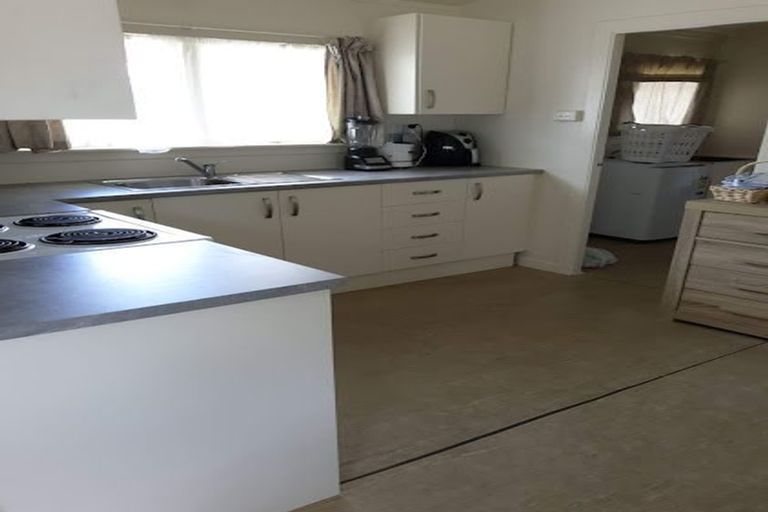 Photo of property in 37c Paramu Avenue, Birkdale, Auckland, 0626