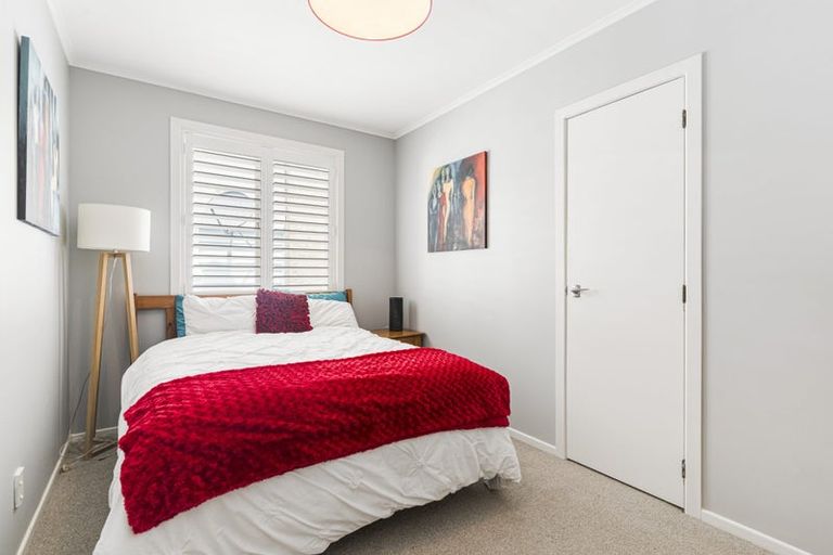 Photo of property in 45 Lauderdale Road, Birkdale, Auckland, 0626