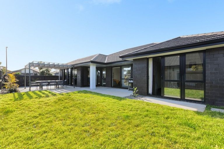 Photo of property in 16 Drabble Crescent, Papamoa Beach, Papamoa, 3118