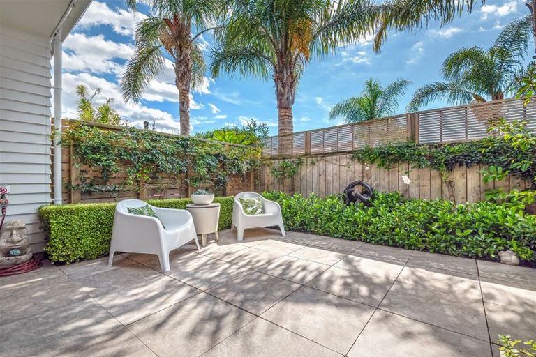 Photo of property in 6/50 Ocean View Road, Northcote, Auckland, 0627