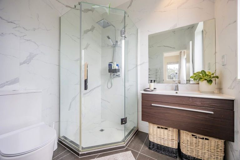 Photo of property in 14 Ropere Street, Kumeu, 0810