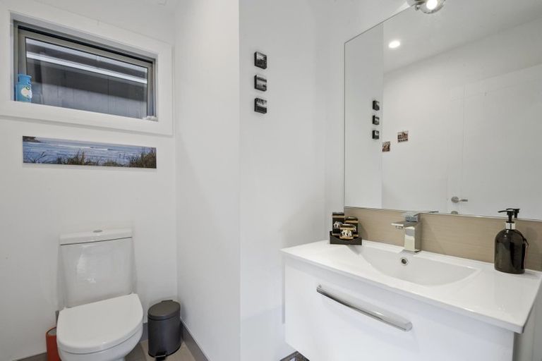 Photo of property in 31 Magnolia Rise, Waipahihi, Taupo, 3330