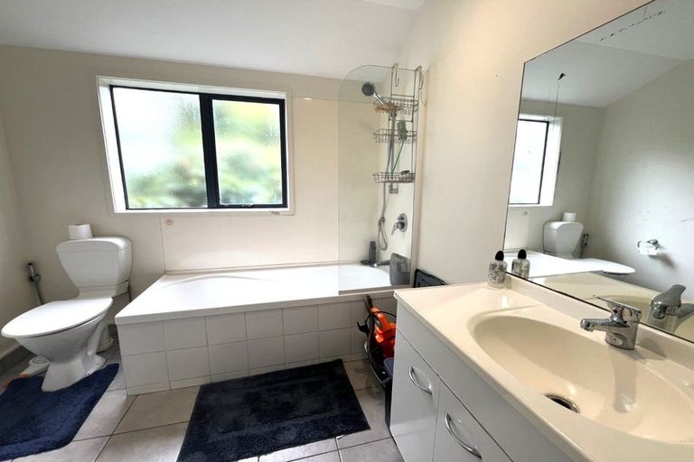 Photo of property in 4/18 Pannill Place, Oteha, Auckland, 0632