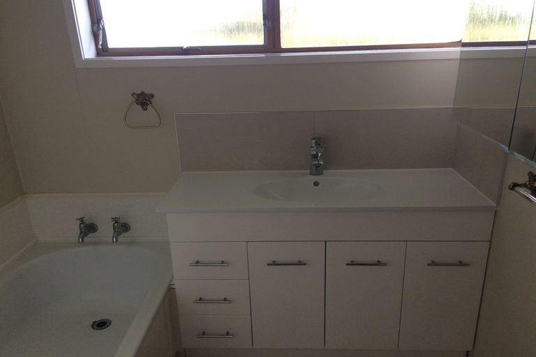 Photo of property in 1/18 Whiteacres Drive, Sunnyhills, Auckland, 2010