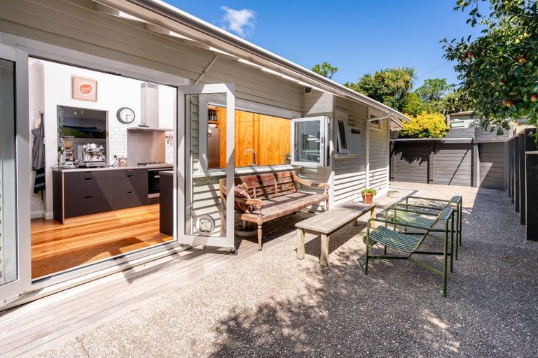 Photo of property in 30 Sugarloaf Road, Brooklyn, Wellington, 6021