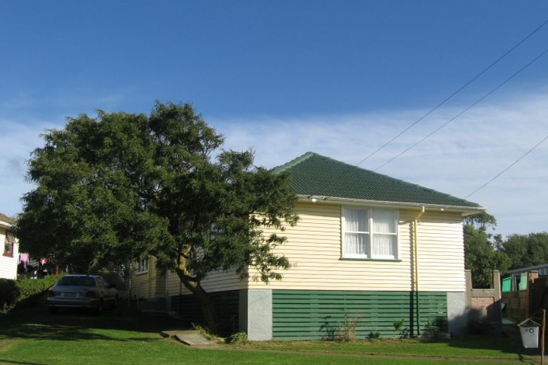 Photo of property in 8 D'urville Street, Cannons Creek, Porirua, 5024