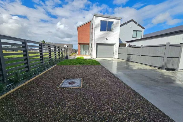 Photo of property in 3 Yellow Pear Lane, Karaka, 2578