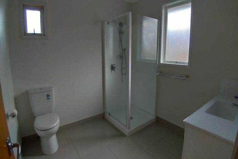 Photo of property in 2/5 Addison Drive, Glendene, Auckland, 0602