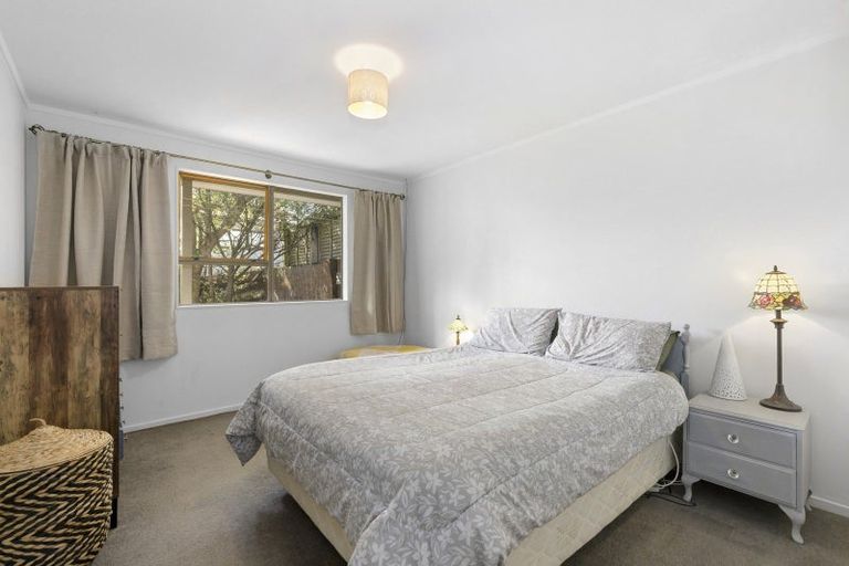 Photo of property in 2/5 Taunton Way, Pinehaven, Upper Hutt, 5019