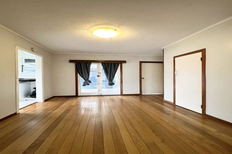 Photo of property in 44 Wilsher Crescent, Henderson, Auckland, 0612