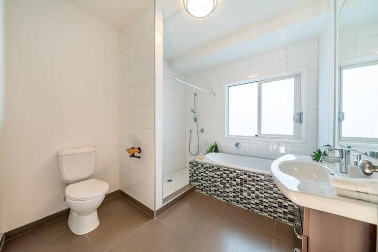 Photo of property in 47 Korokoro Road, Korokoro, Lower Hutt, 5012