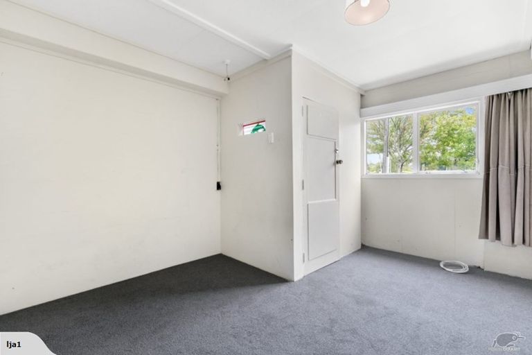 Photo of property in 2/9 College Road, Northcote, Auckland, 0627