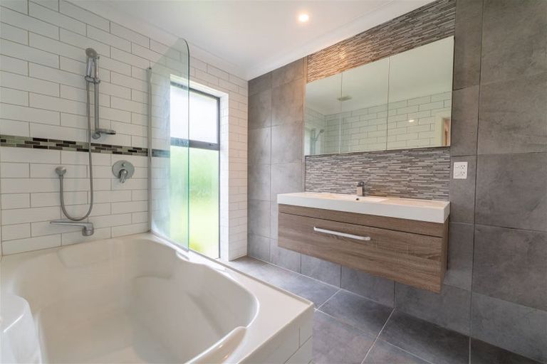 Photo of property in 1 Campbell Street, Geraldine, 7930