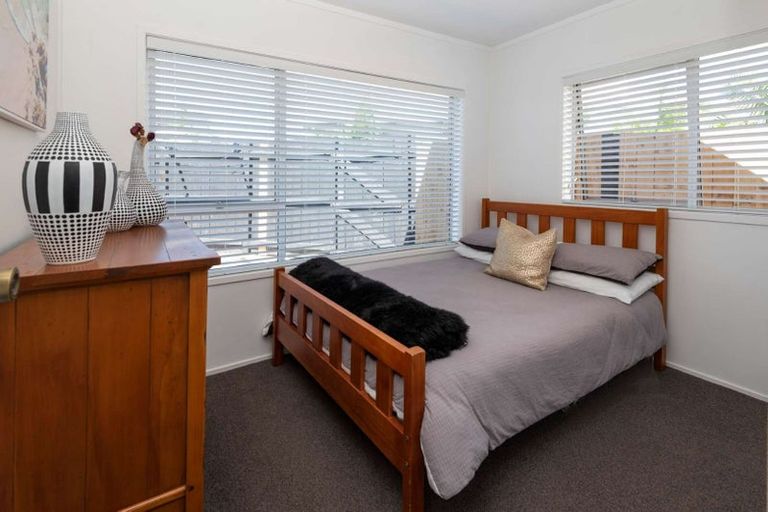 Photo of property in 1/33 Bramley Drive, Farm Cove, Auckland, 2012