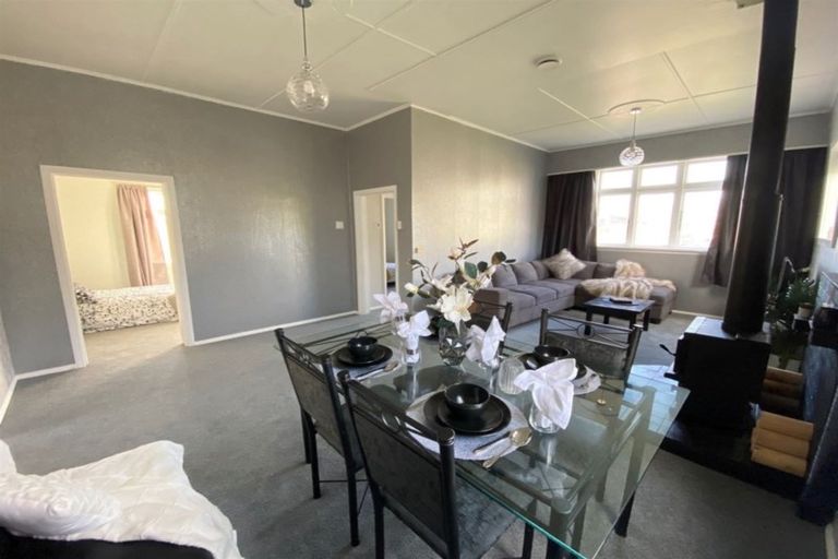 Photo of property in 16 Lanark Street, Balclutha, 9230