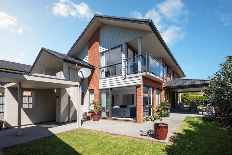 Photo of property in 19 Fairbairn Place, East Tamaki Heights, Auckland, 2016