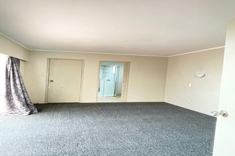 Photo of property in 99 Vodanovich Road, Te Atatu South, Auckland, 0610