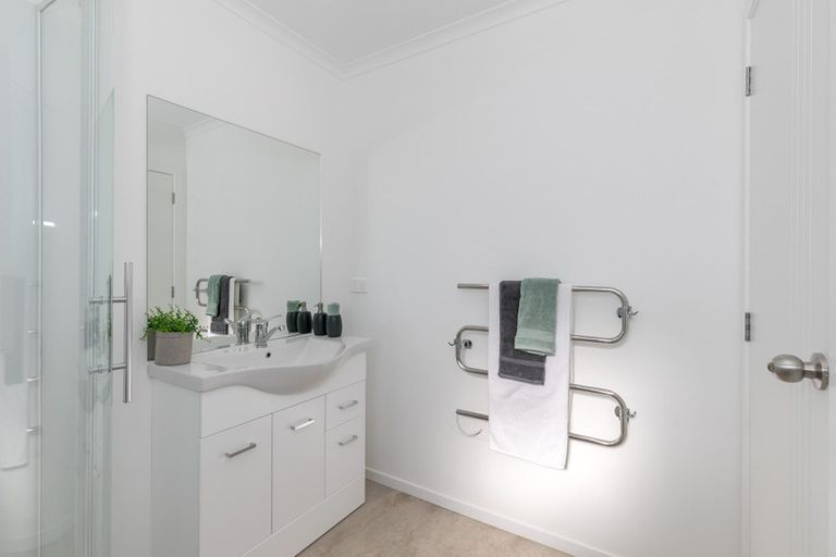 Photo of property in 8 Bosun Place, Te Atatu Peninsula, Auckland, 0610