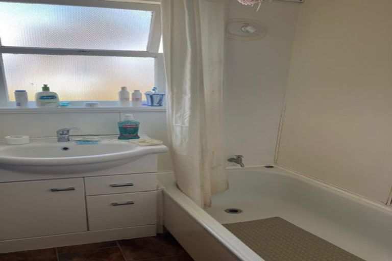 Photo of property in 1/765 Beach Road, Browns Bay, Auckland, 0630