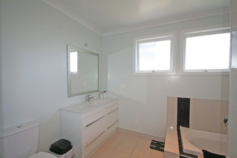 Photo of property in 114 Chartwell Avenue, Whangamata, 3620