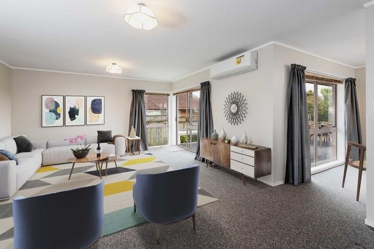 Photo of property in 8 Crescent Hills Court, Northpark, Auckland, 2013