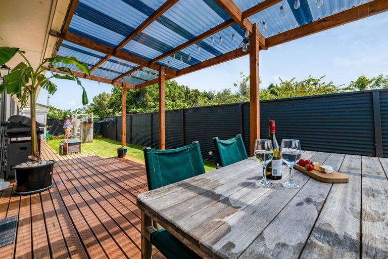 Photo of property in 28 Kowhai Street, Inglewood, 4330