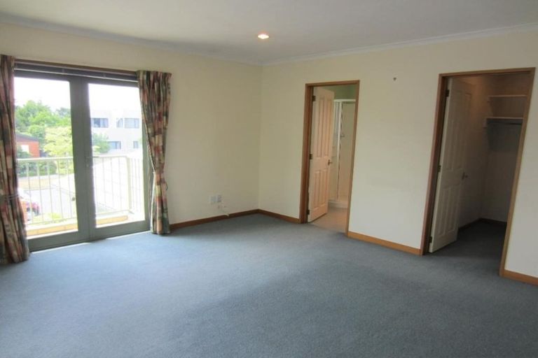 Photo of property in 1/5 Chateau Drive, Burnside, Christchurch, 8053