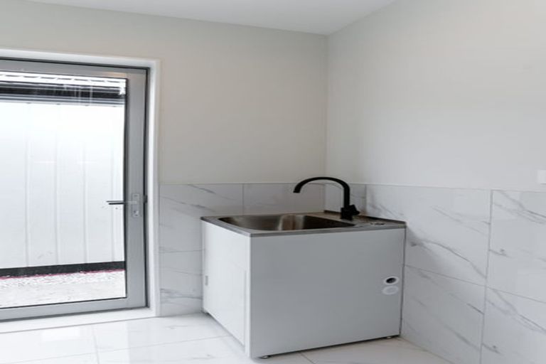 Photo of property in 10 Taiororua Avenue, Massey, Auckland, 0614