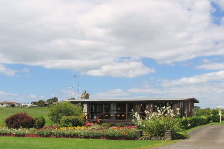 Photo of property in 64 The Crescent, Waihi Beach, 3611