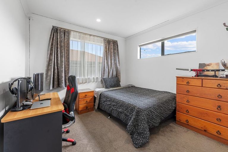 Photo of property in 587 Great South Road, Rosehill, Papakura, 2113