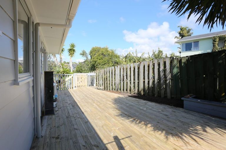 Photo of property in 1/18 Cranston Street, Torbay, Auckland, 0632