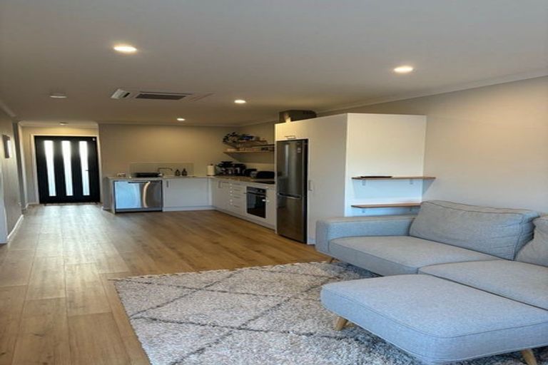 Photo of property in 1 Awakeri Street, Kumeu, 0810